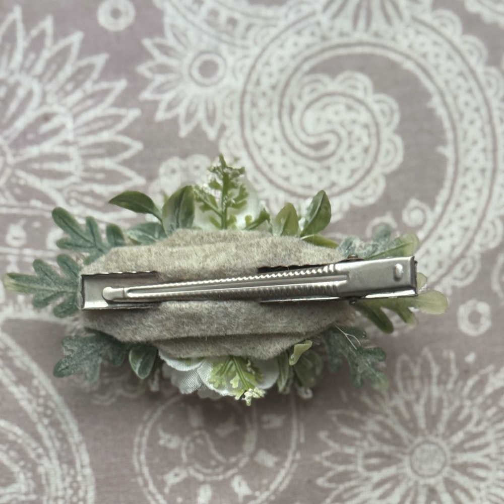 Floral Butterfly Hair Clip - Cream and Green - Picture 3 of 3